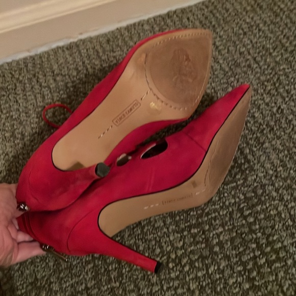 Red suede Vince Camuto heels - Picture 4 of 7